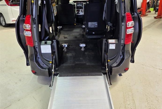 
								2012 Toyota Noah WELCAB full									