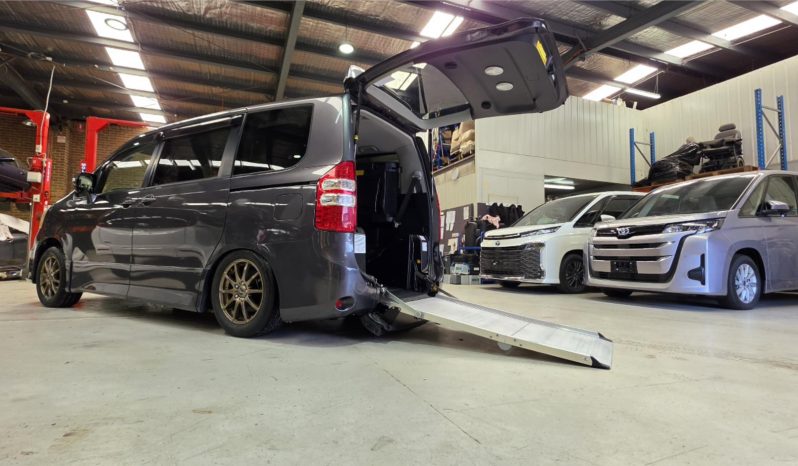
								2012 Toyota Noah WELCAB full									