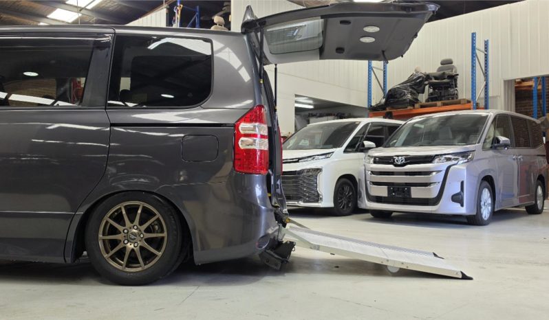 
								2012 Toyota Noah WELCAB full									