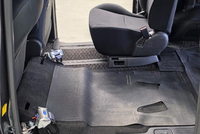 
								2012 Toyota Noah WELCAB full									
