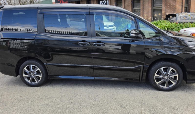 
								2019 Toyota Voxy Welcab full									