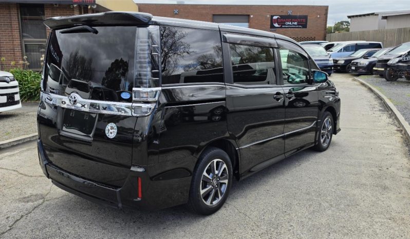 
								2019 Toyota Voxy Welcab full									