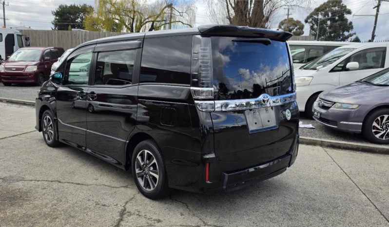 
								2019 Toyota Voxy Welcab full									