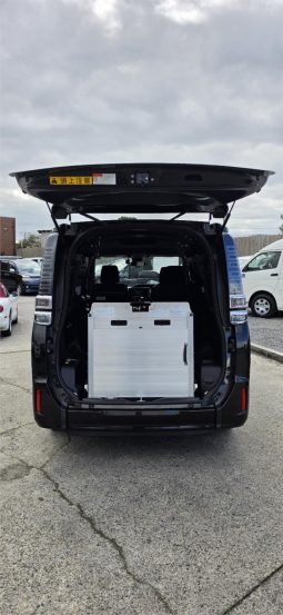 
										2019 Toyota Voxy Welcab full									