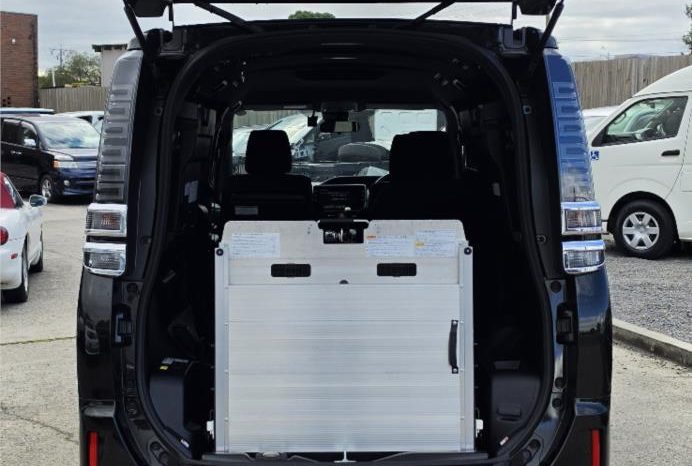 
								2019 Toyota Voxy Welcab full									