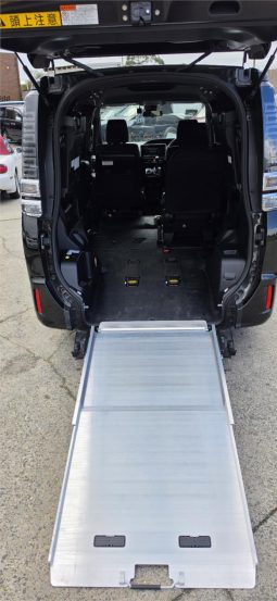 
										2019 Toyota Voxy Welcab full									