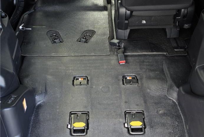 
								2019 Toyota Voxy Welcab full									
