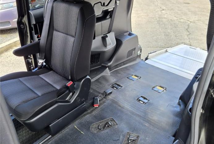 
								2019 Toyota Voxy Welcab full									