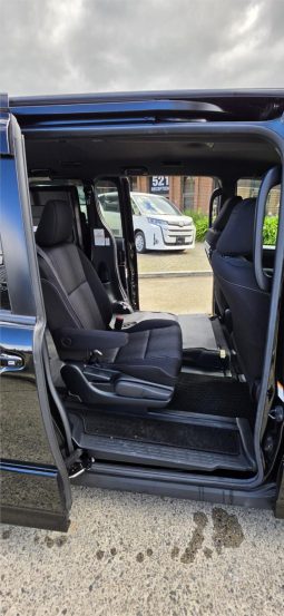 
										2019 Toyota Voxy Welcab full									