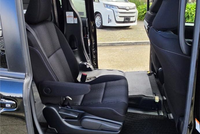 
								2019 Toyota Voxy Welcab full									
