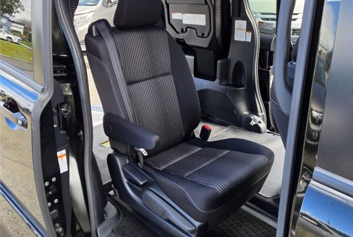 
								2019 Toyota Voxy Welcab full									