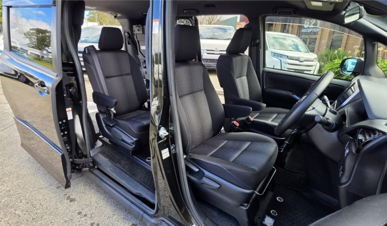 
								2019 Toyota Voxy Welcab full									