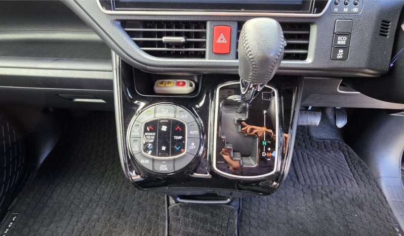 
								2019 Toyota Voxy Welcab full									