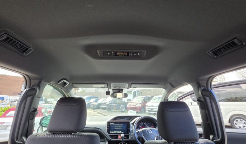 
								2019 Toyota Voxy Welcab full									