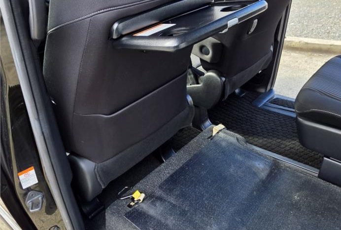 
								2019 Toyota Voxy Welcab full									